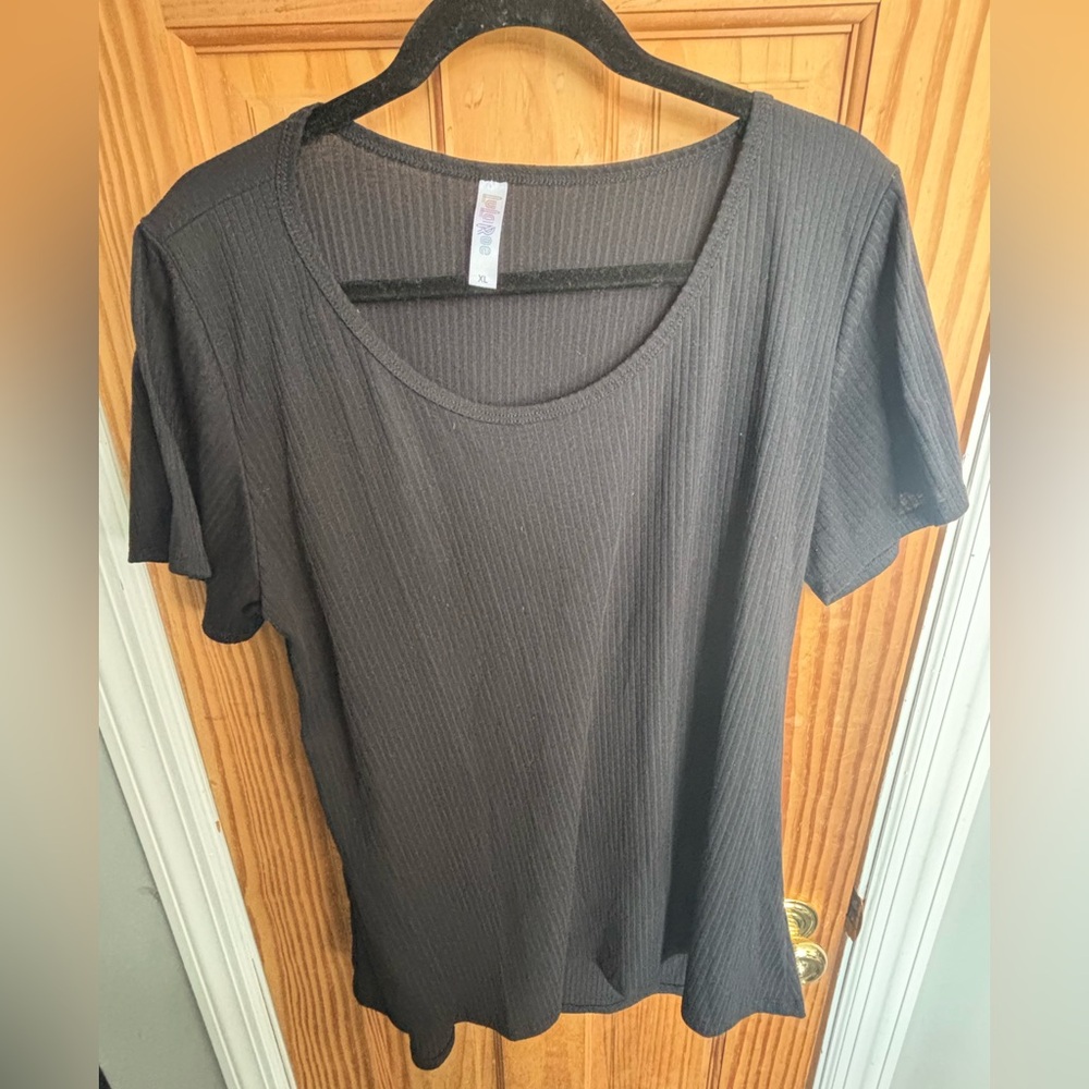 LuLaRoe black top (XL)